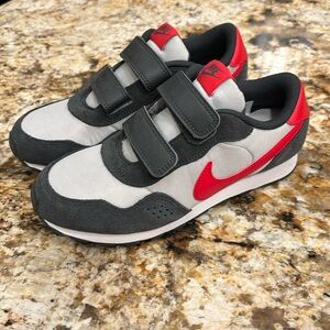 Boy’s Nike shoes - Size 3